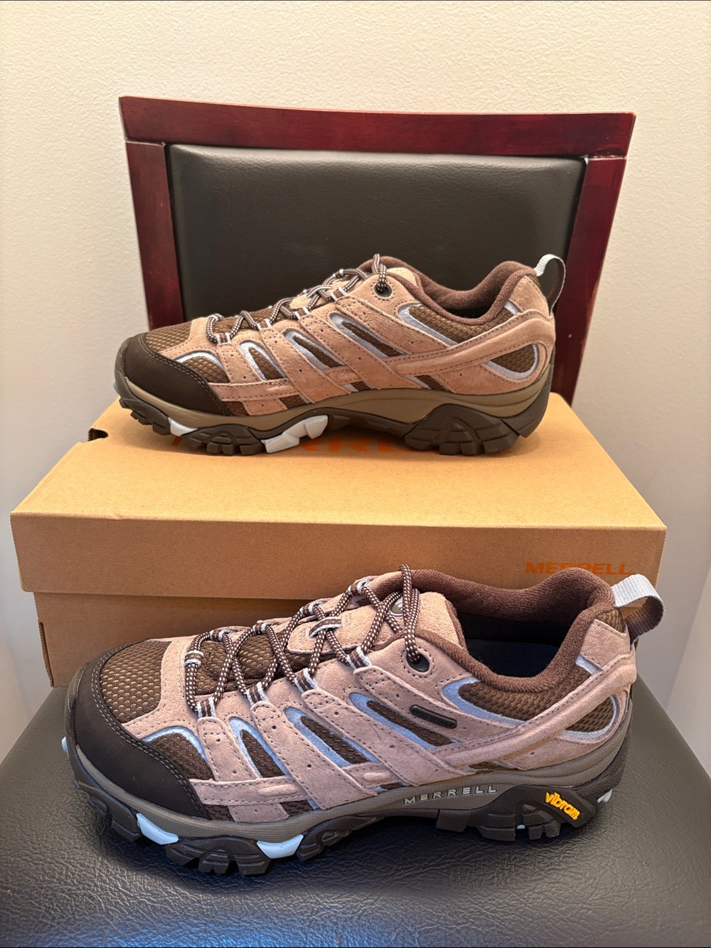 New Merrell Brown and Blue Women’s Moab 2 WP Trail Hiking Shoes Size 10